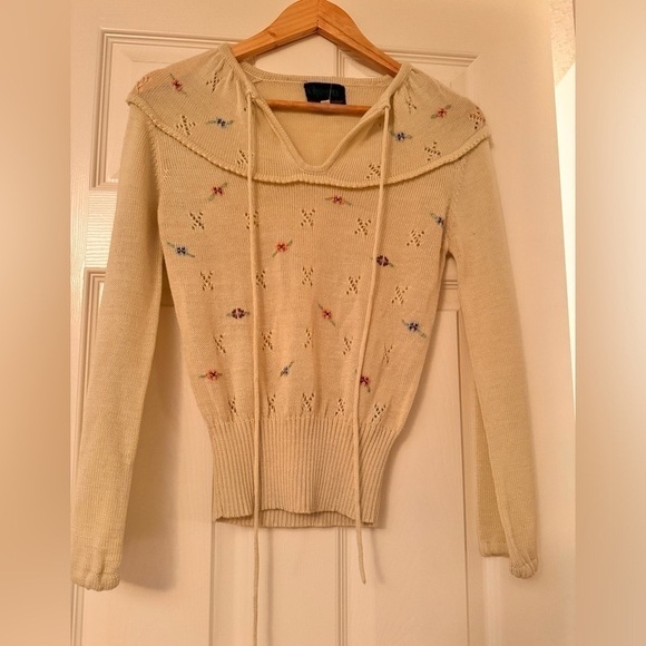 Cottage core bell sleeve sweater - Picture 2 of 7